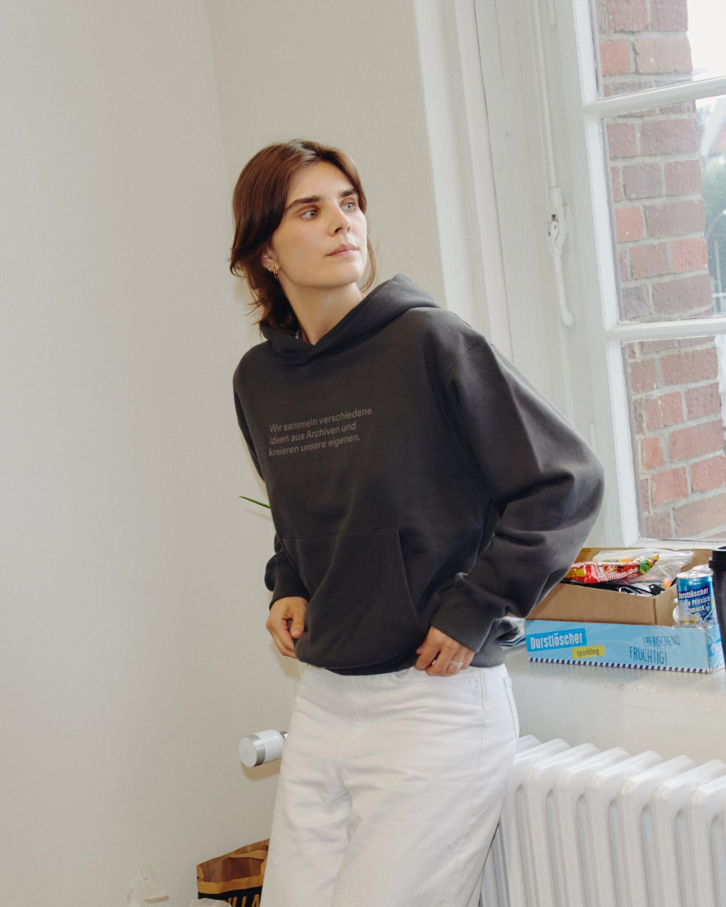 Mitarbeiter 001 Hoodie (Charcoal)