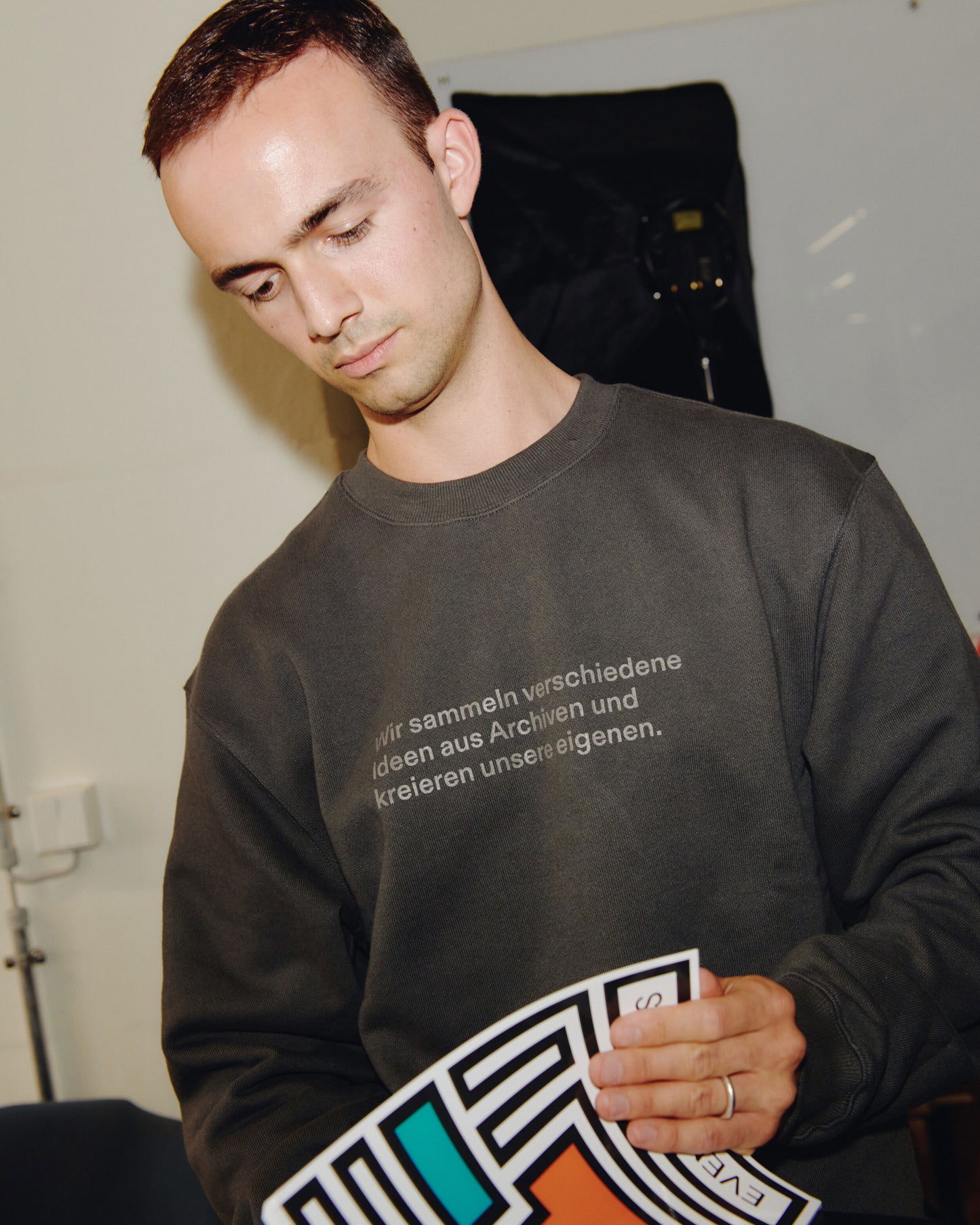 Mitarbeiter 001 Sweatshirt (Charcoal)