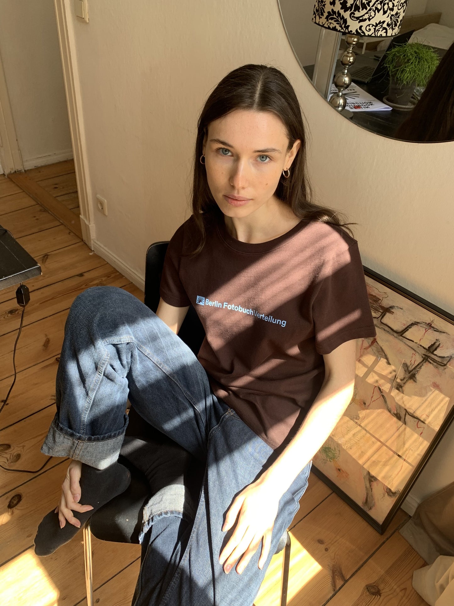 (W) 002 BFV Center Logo Tee (Brown)