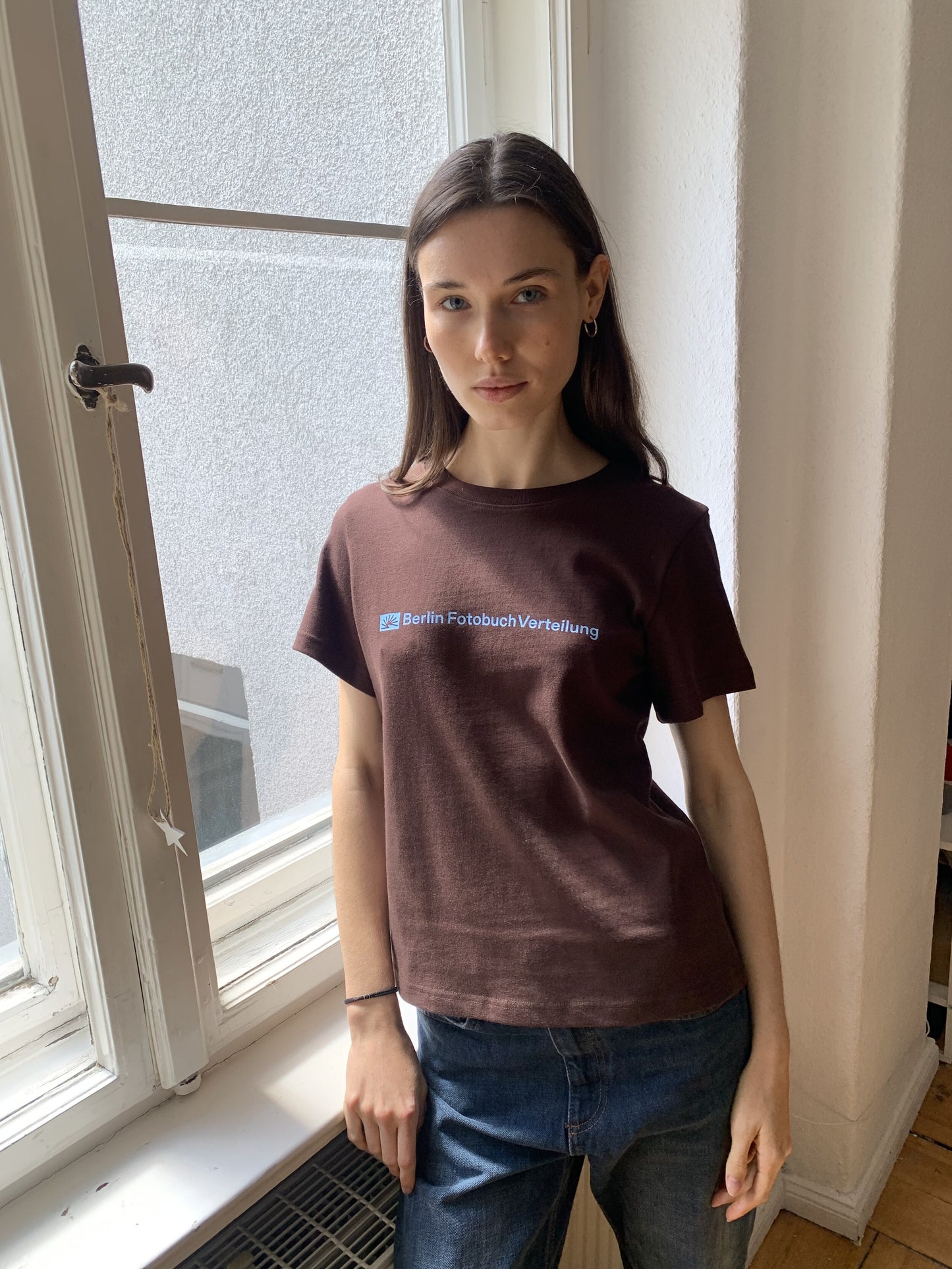 (W) 002 BFV Center Logo Tee (Brown)