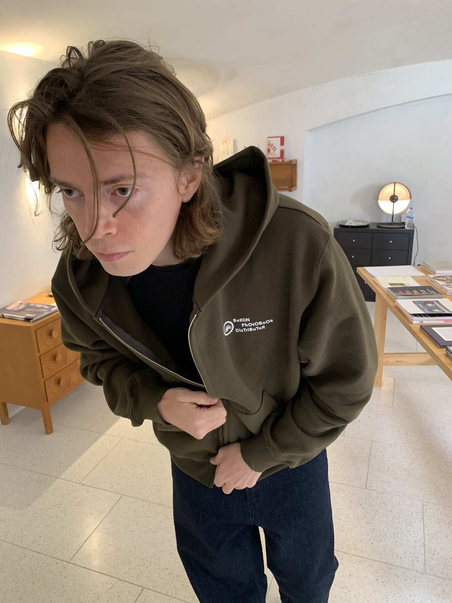 Mitarbeiter 003 Zip Hoodie (Chive Green)